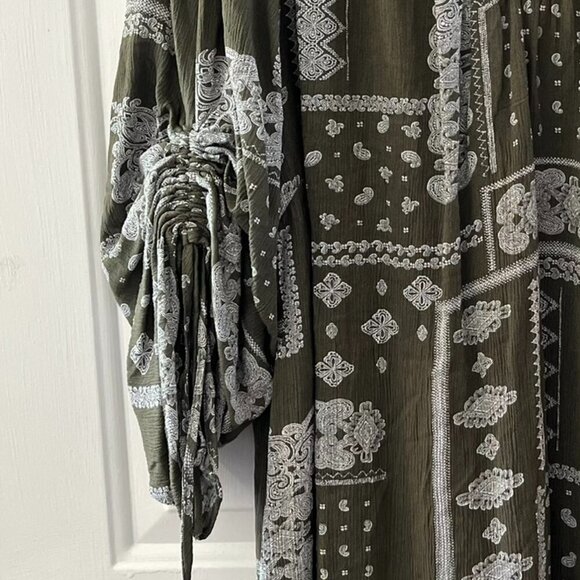 Lane Bryant Plus-Size Green/White Bandana Patchwork Light-Weight Tunic Sz 22 - Picture 3 of 9